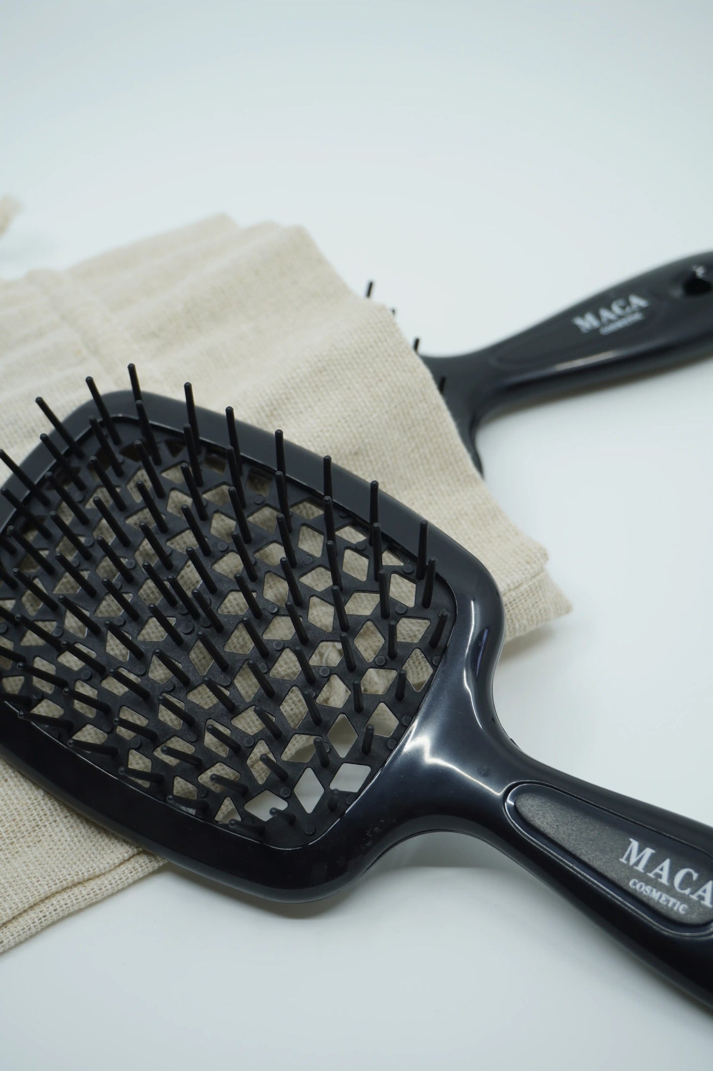 Brosse MACA Révolutionnaire - Elégante, Démêlante & Massante